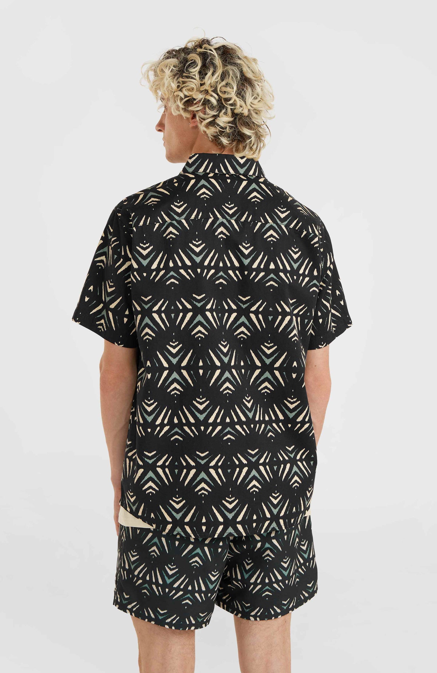 Mix & Match Beach Shirt - Black Fade IKAT