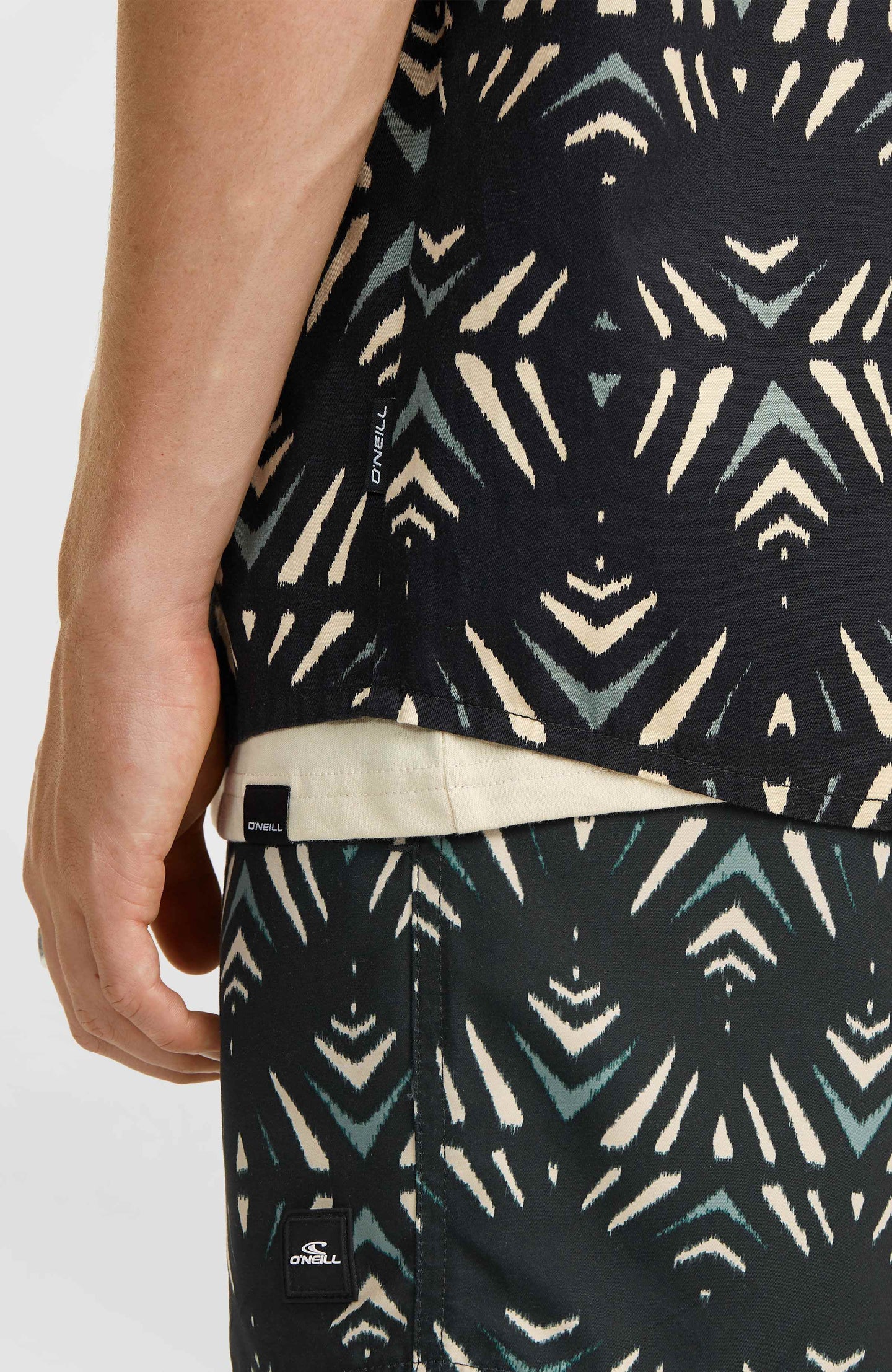 Mix & Match Beach Shirt - Black Fade IKAT